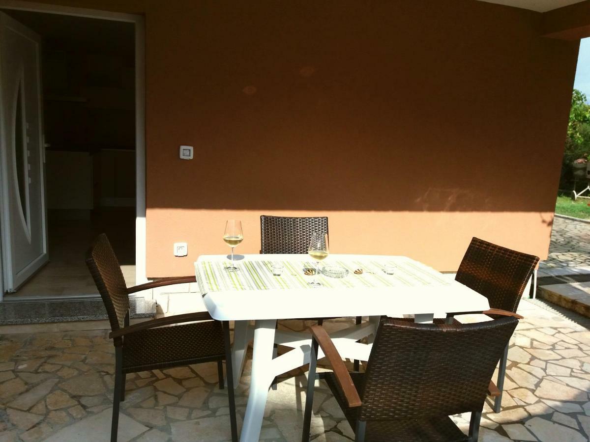 Apartments Mestrovic Lopar Exterior photo
