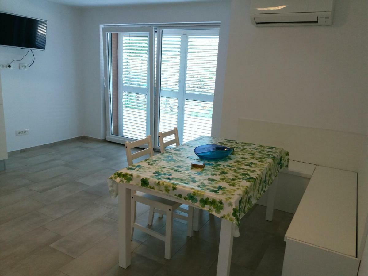 Apartments Mestrovic Lopar Exterior photo